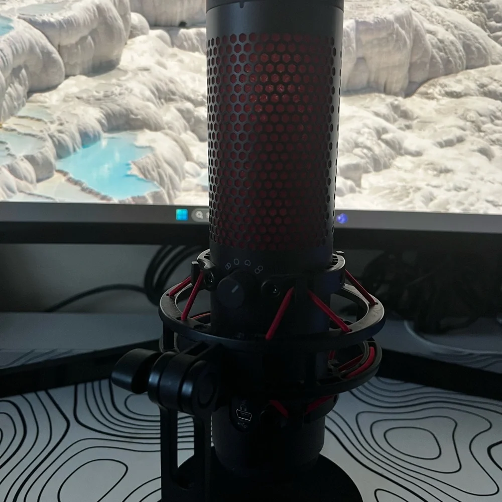 Hyperx quad cast FOR SALE!!!! MIC ARM INCLUDED